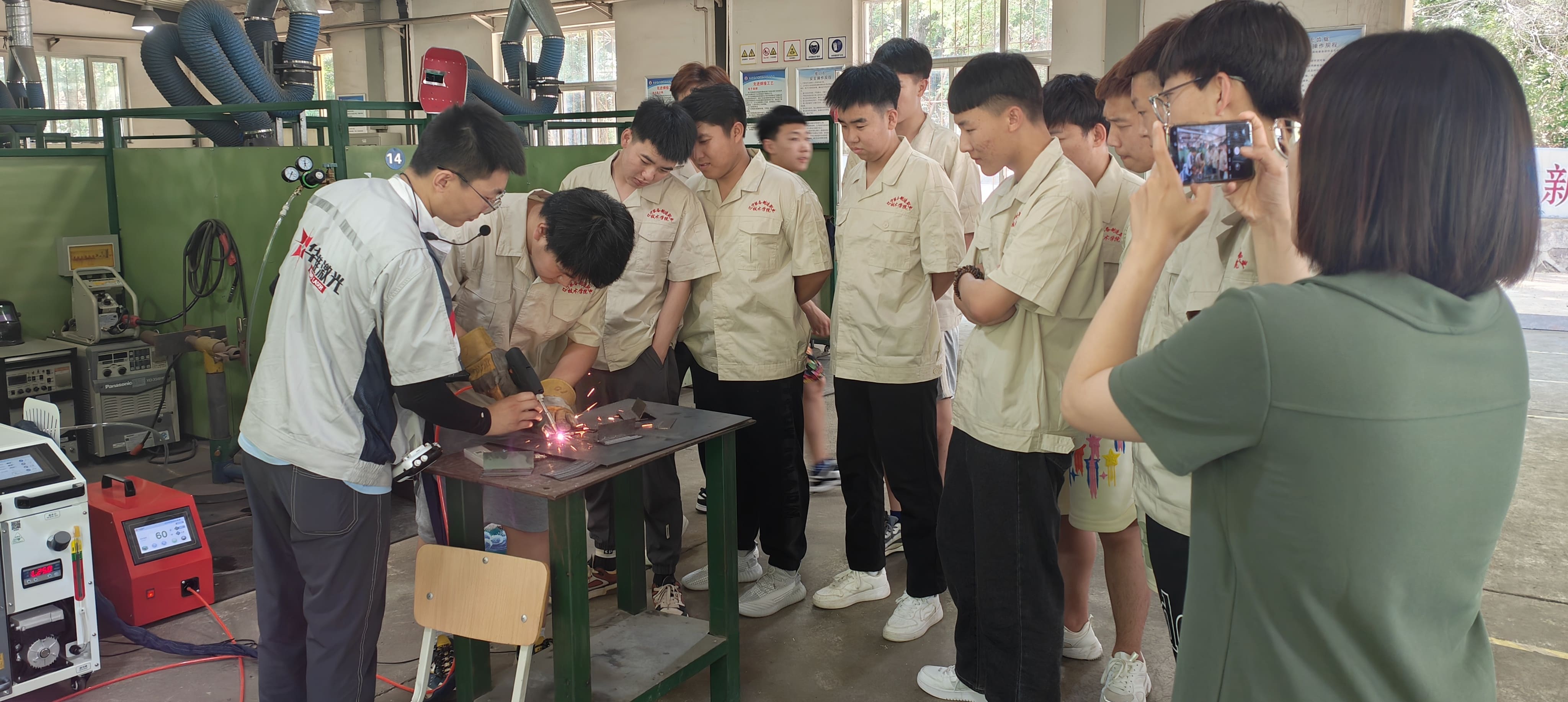 Huawei Laser's 1500W Handheld Welder zwiększa szkolenie umiejętności w Liaoning Tech College